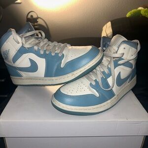 Woman’s Jordan 1 University Blue